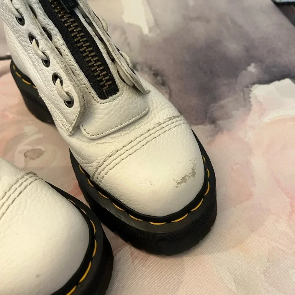 ! Dr. Martens SINCLAIR MILLED LEATHER PLATFORM BOOTS MSRP$250 in white